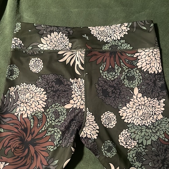 JoyLab size large leggings in excellent condition. Size Large - Picture 3 of 3